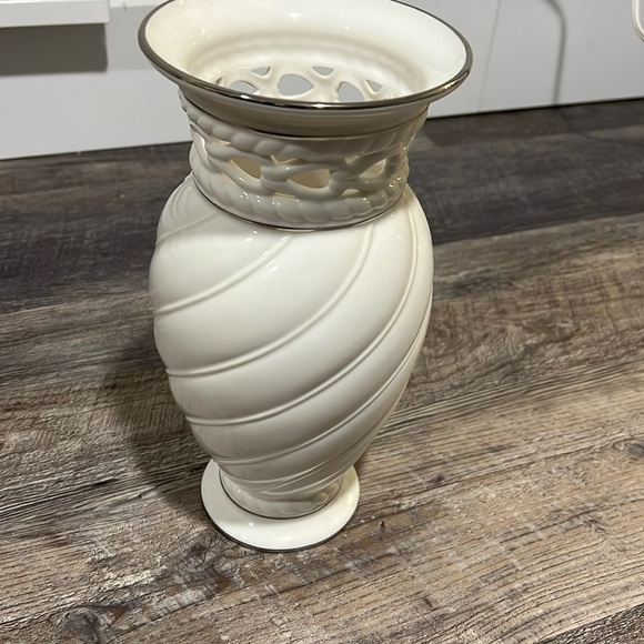 Lenox Other - Lenox Artiste 624 Pierced Lattice Swirl Vase – Style 624-9411 – Ivory & Platinum